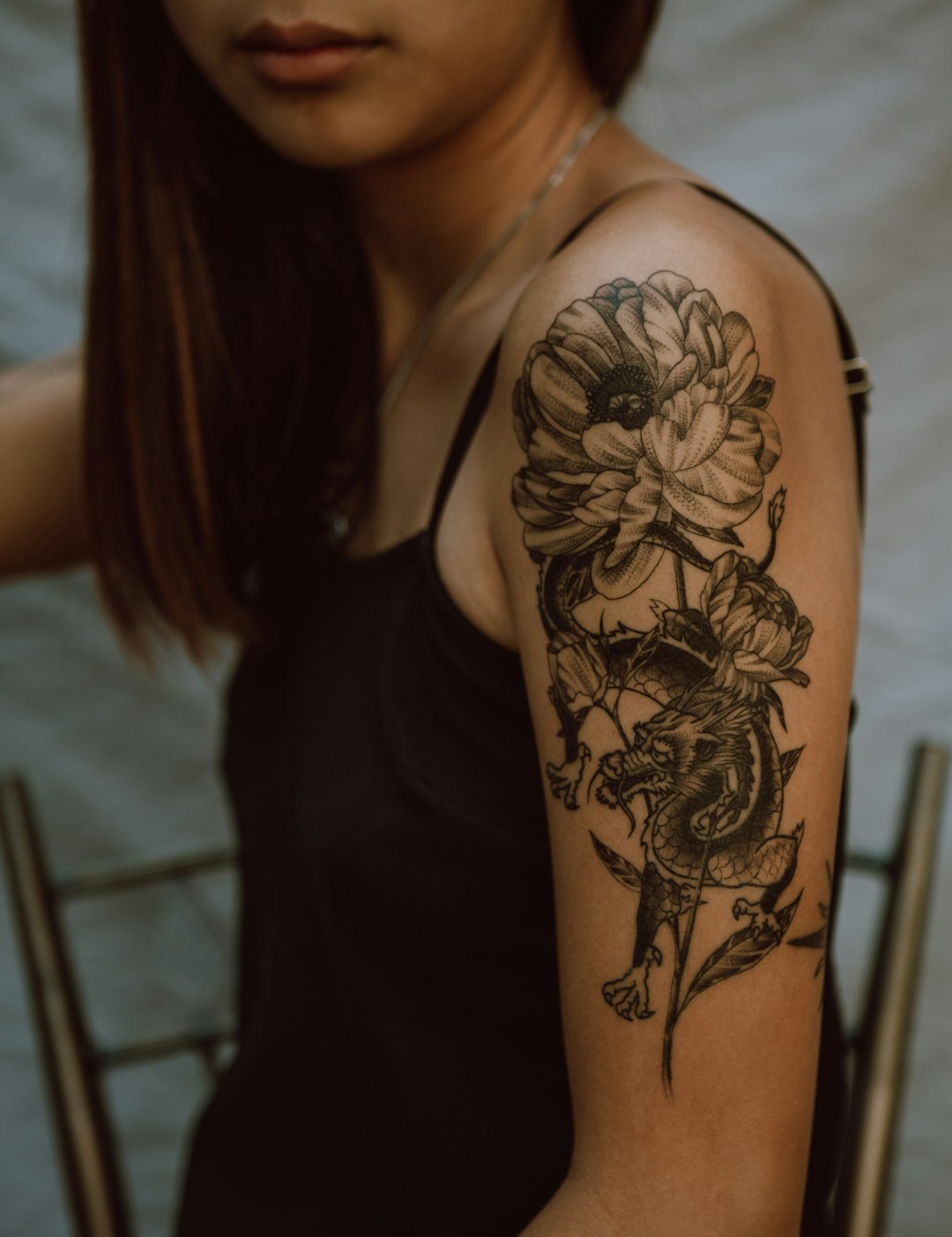 woman-with-black-and-brown-floral-tattoo-on-her-back-wbwof8z-ngq